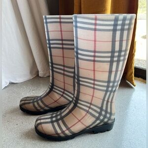 AMAZING 100% AUTHENTIC BURBERRY RAIN BOOTS CELEBRITY AWESOME STYLE 41 UK…